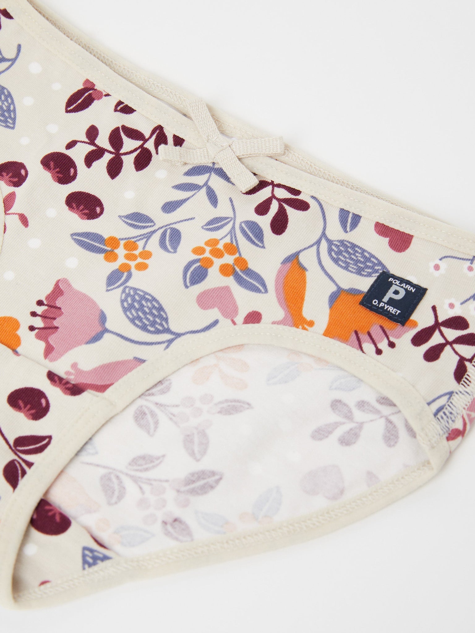 Organic Cotton Floral Girls Briefs from the Polarn O. Pyret kids collection. The best ethical kids clothes