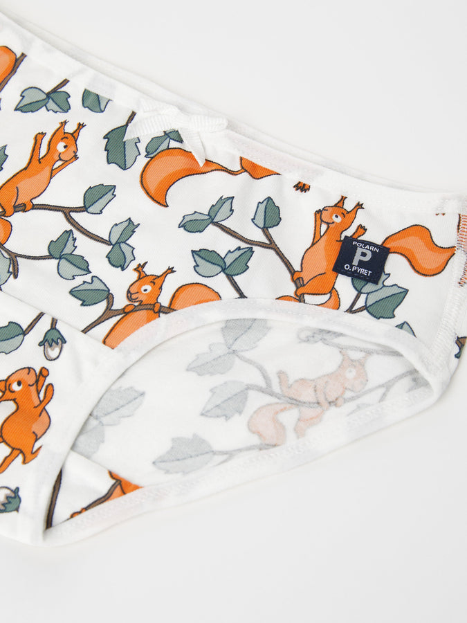 Organic Cotton Girls White Briefs from the Polarn O. Pyret kids collection. Clothes made using sustainably sourced materials.