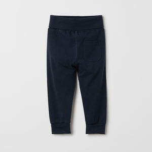 Organic Cotton Navy Baby Leggings from the Polarn O. Pyret baby collection. Nordic baby clothes made from sustainable sources.