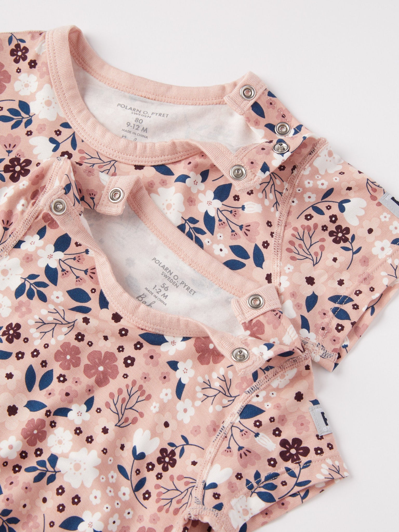 Short Sleeve Ditsy Floral Babygrow from the Polarn O. Pyret baby collection. Clothes made using sustainably sourced materials.