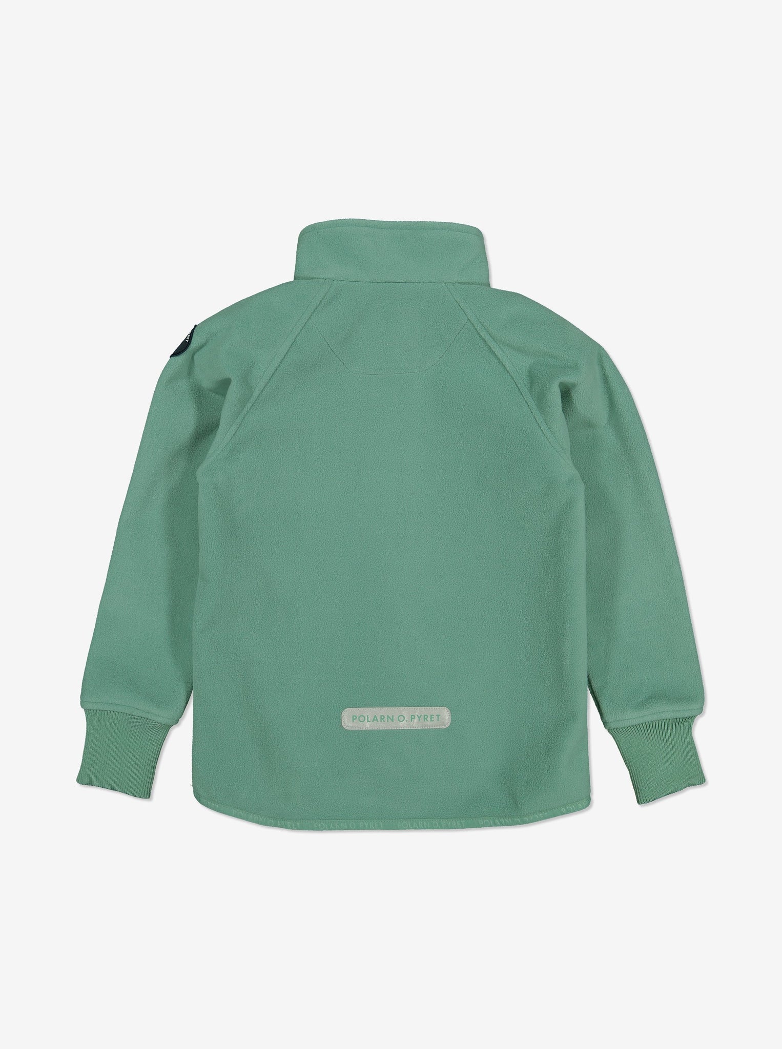 Back view of a kids waterproof fleece jacket in green, with fit cuffs and logo patch at the back, made of breathable fabric.
