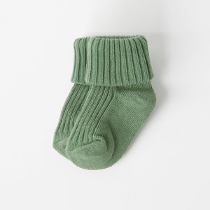 Organic Cotton Green Baby Socks from the Polarn O. Pyret Kidswear collection. Clothes made using sustainably sourced materials.