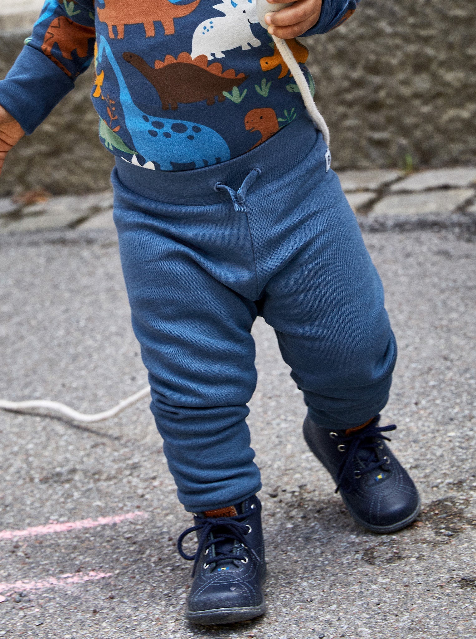 Organic Cotton Blue Baby Leggings from the Polarn O. Pyret Kidswear collection. Nordic kids clothes made from sustainable sources.