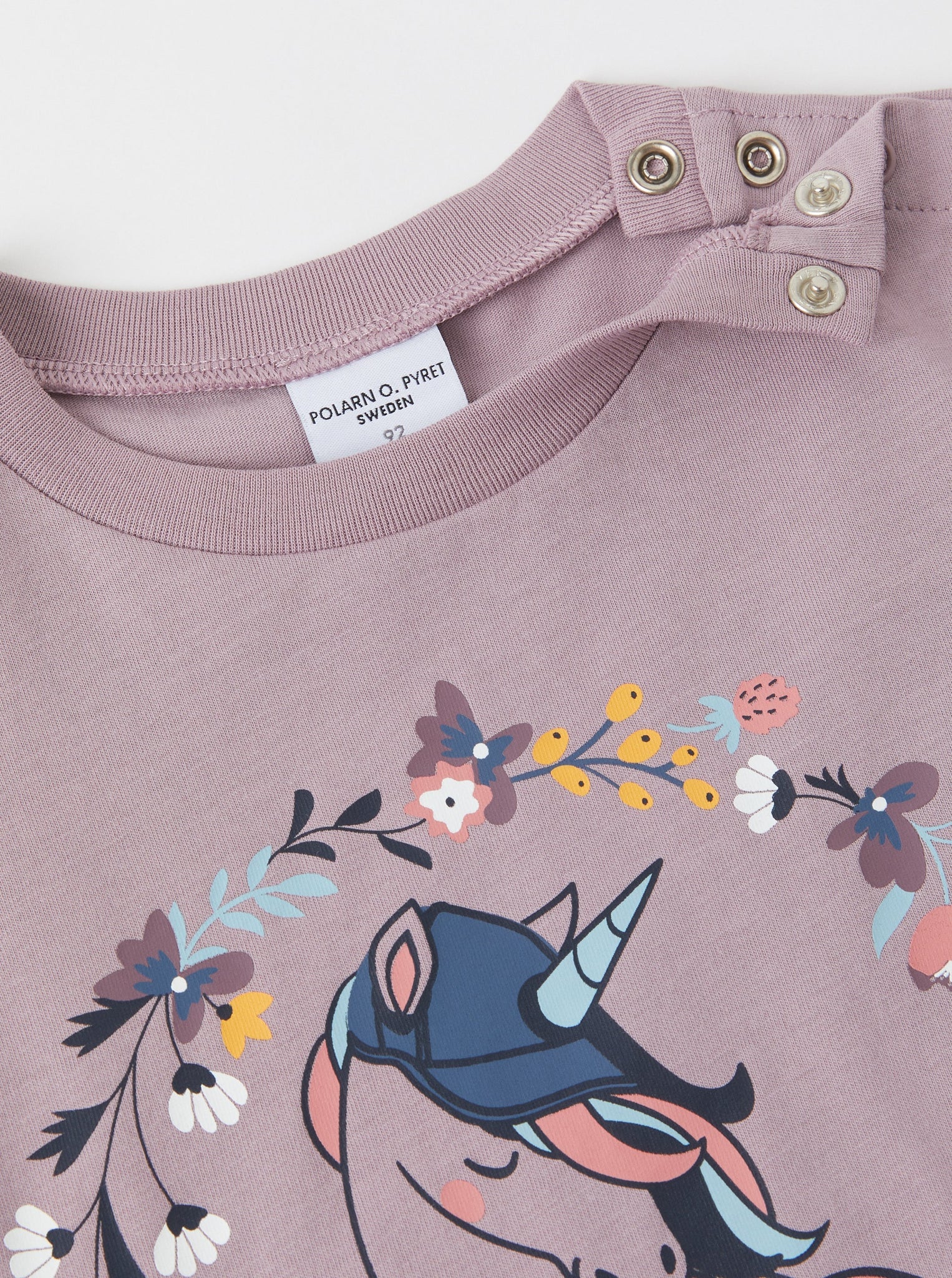 Unicorn Print Pink Kids T-Shirt from the Polarn O. Pyret kidswear collection. Nordic kids clothes made from sustainable sources.