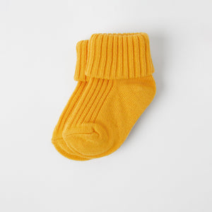 Organic Cotton Yellow Baby Socks from the Polarn O. Pyret babywear collection. Ethically produced kids clothing.