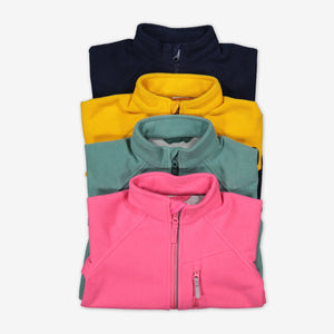 4 pieces of kids waterproof fleece jacket in the colours  navy, yellow, green and pink made of soft and warm fabric.